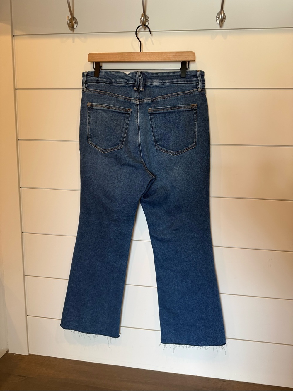 Good American Good Legs Cropped Mini Boot Jeans Size 12/31 - Picture 3 of 9